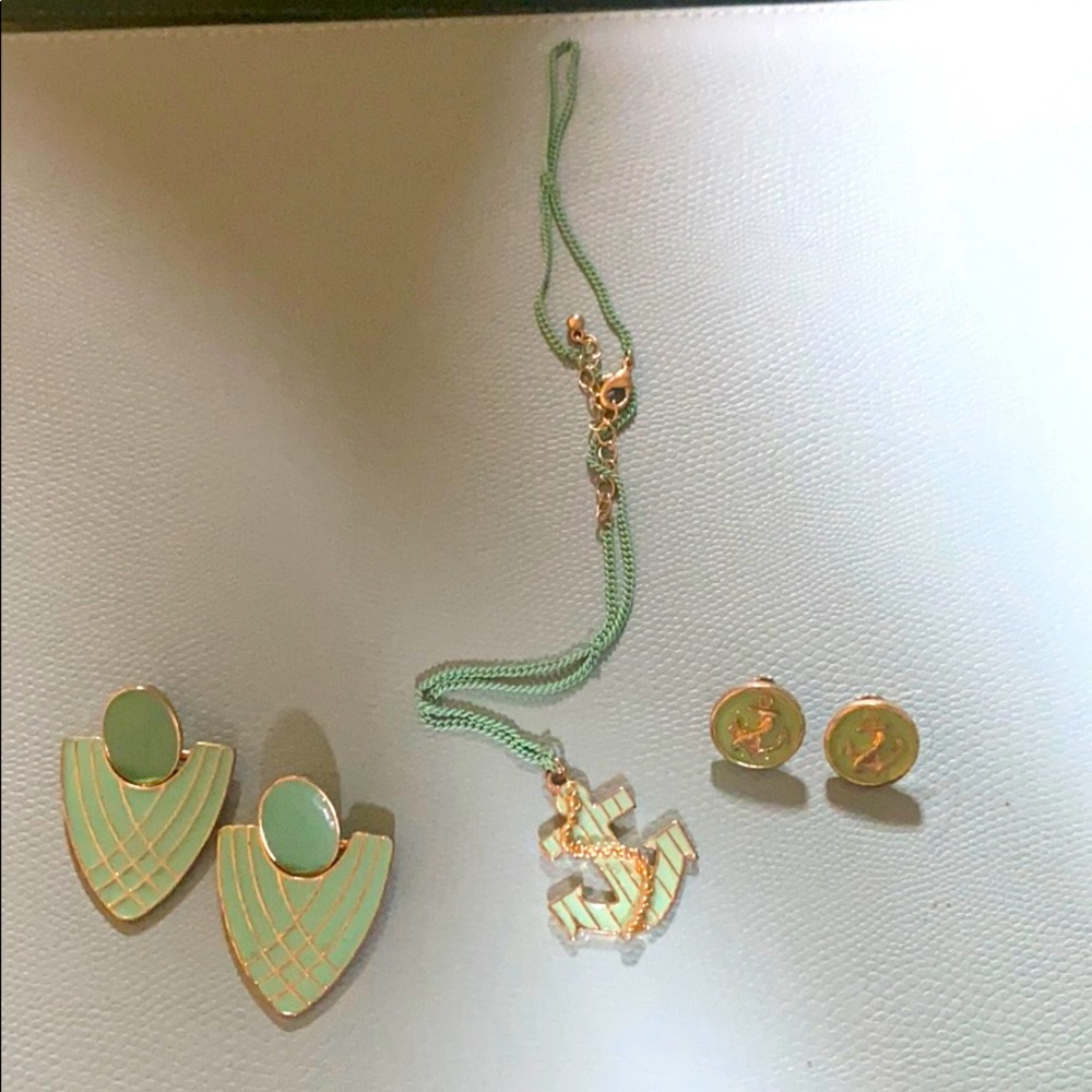 Anchor necklace with two matching earrings